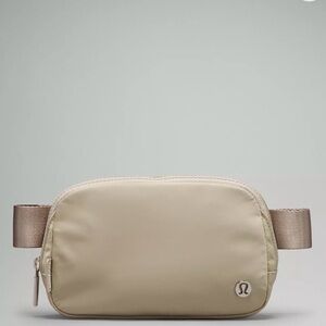 Lululemon Beltbag in Raw Linen